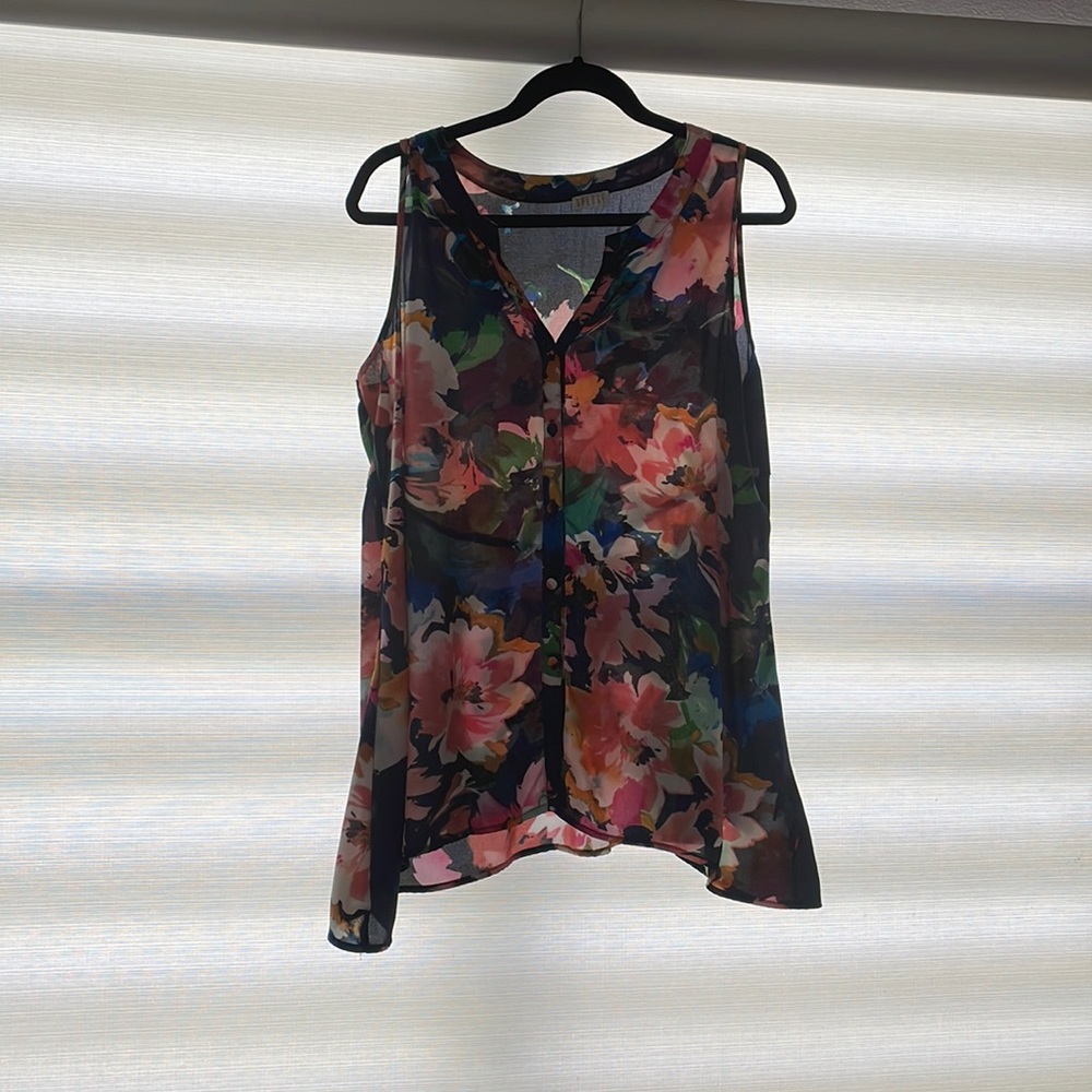 Spense sleeveless floral shirt in L.